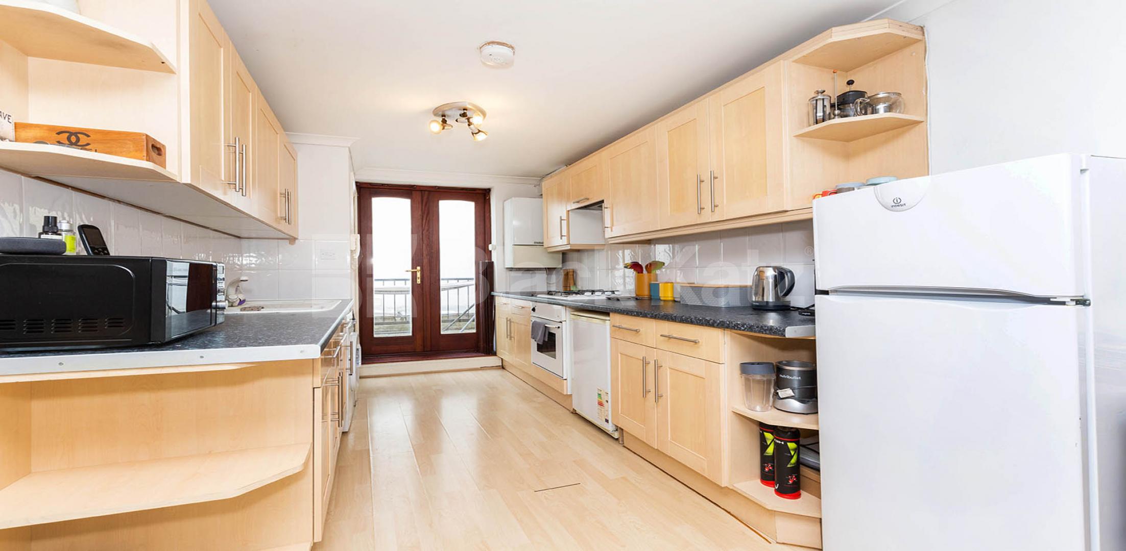 Situated in a prime location the property offers a sun trap roof terrace Swan Yard, Highbury & Islington 